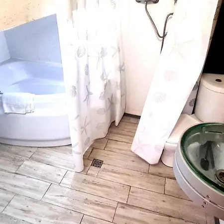 Sub Hel. Budzetowe W Domu Z Basenem. Wokol Domu Tylko Natura. Balkon Zbyteczny. *