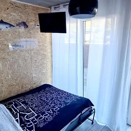 Appartement Sub Hel. Budzetowe W Domu Z Basenem. Wokol Domu Tylko Natura. Balkon Zbyteczny.