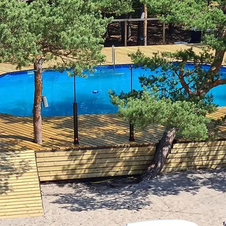 Sub Hel. Budzetowe W Domu Z Basenem. Wokol Domu Tylko Natura. Balkon Zbyteczny. 헬