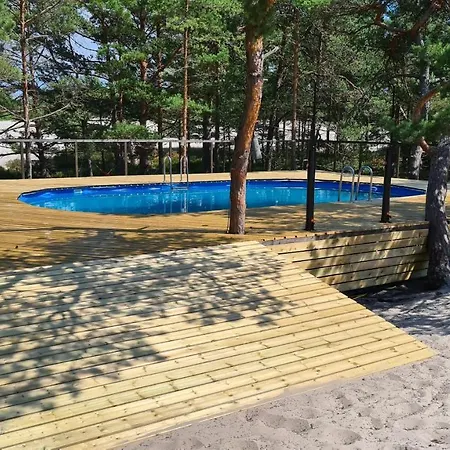 Sub Hel. Budzetowe W Domu Z Basenem. Wokol Domu Tylko Natura. Balkon Zbyteczny. 아파트 *