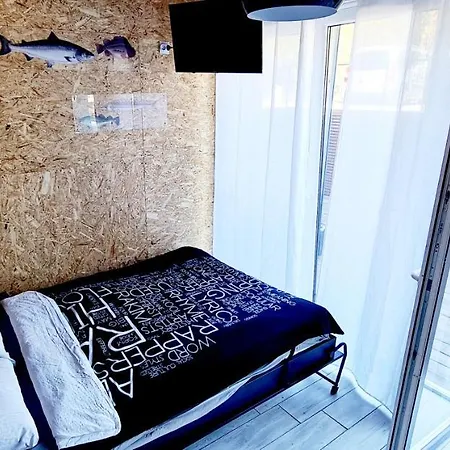 Appartement Sub Hel. Budzetowe W Domu Z Basenem. Wokol Domu Tylko Natura. Balkon Zbyteczny.