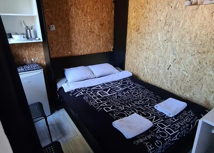 Sub Hel. Budzetowe W Domu Z Basenem. Wokol Domu Tylko Natura. Balkon Zbyteczny. * Hel