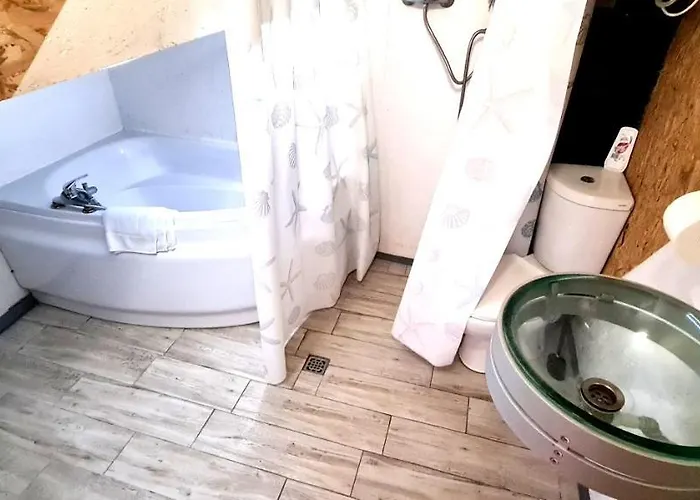 Sub Hel. Budzetowe W Domu Z Basenem. Wokol Domu Tylko Natura. Balkon Zbyteczny. *