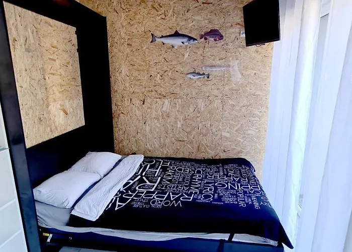 Sub Hel. Budzetowe W Domu Z Basenem. Wokol Domu Tylko Natura. Balkon Zbyteczny. Hel