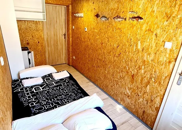 Sub Hel. Budzetowe W Domu Z Basenem. Wokol Domu Tylko Natura. Balkon Zbyteczny. * Hel